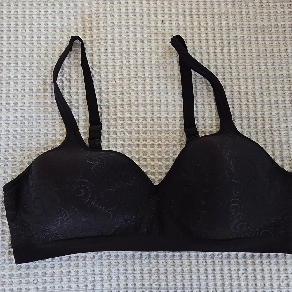Bali Comfort Revolution Wireless Bra  Size 42C, Style 3463, Black Swirl